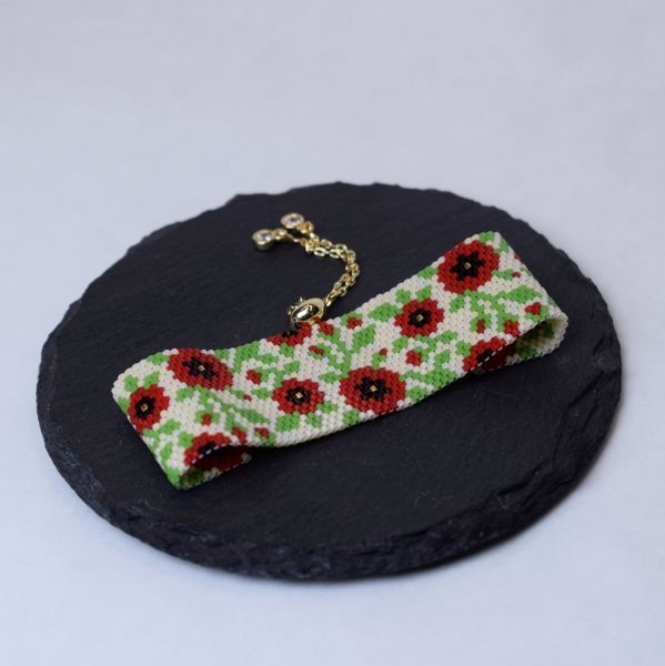 Poppy bracelet on beige