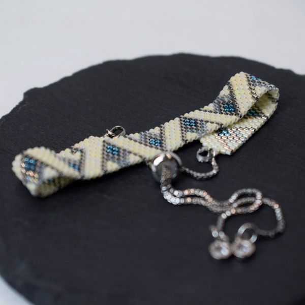 Blue-beige bracelet with palladium corners