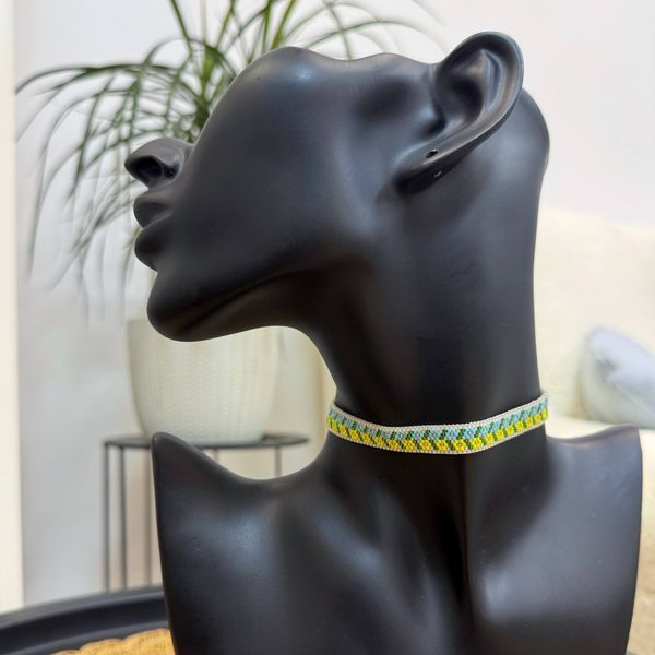 Patriotic flower choker, 31 см